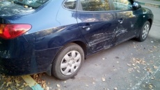 Машину повредили на парковке: что делать?